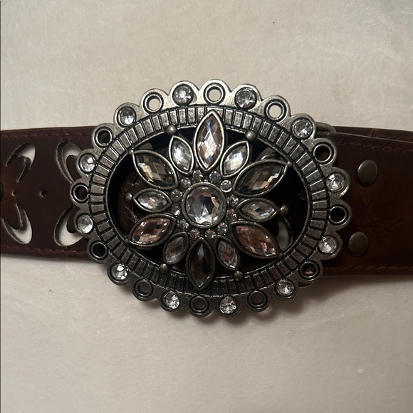 Brown Leather Western Belt with Rhinestone Floral Buckle – Boho Cowgirl Style - Picture 3 of 12